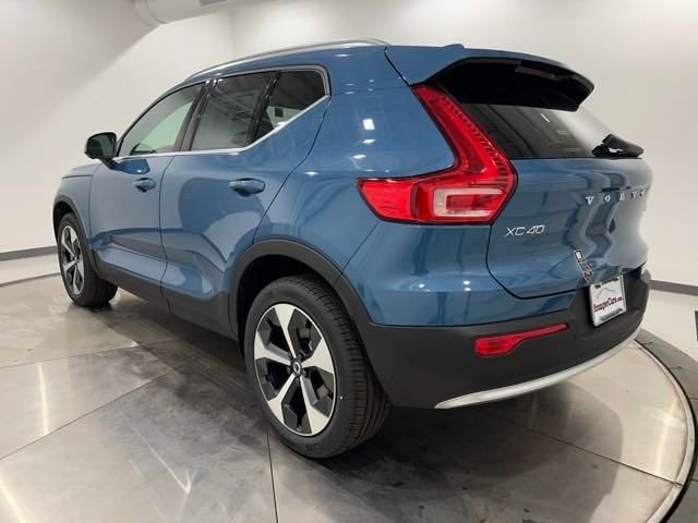 2024 Volvo XC40 Plus Bright Theme