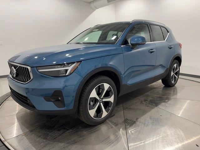 2024 Volvo XC40 Plus Bright Theme