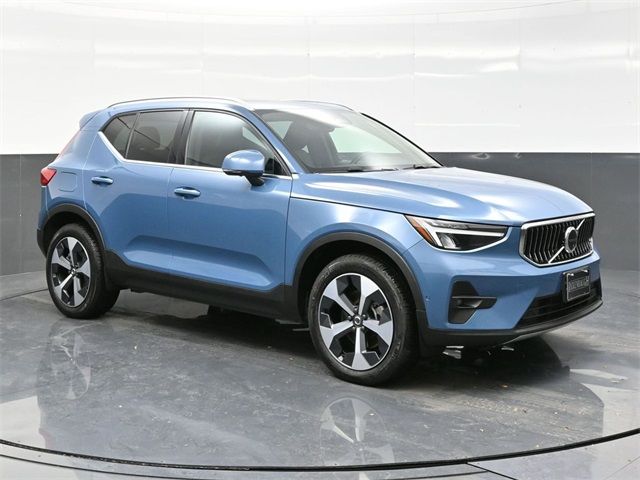 2024 Volvo XC40 Plus Bright Theme