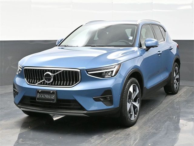 2024 Volvo XC40 Plus Bright Theme