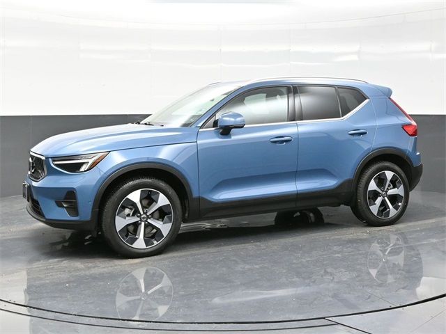 2024 Volvo XC40 Plus Bright Theme