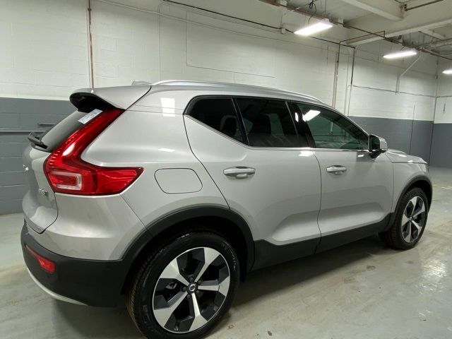 2024 Volvo XC40 Plus Bright Theme