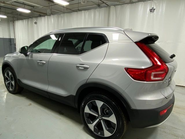 2024 Volvo XC40 Plus Bright Theme