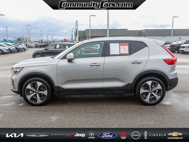 2024 Volvo XC40 Plus Bright Theme