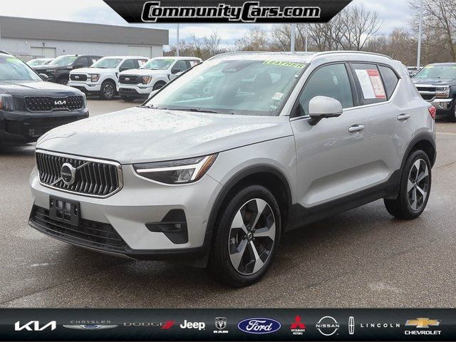 2024 Volvo XC40 Plus Bright Theme