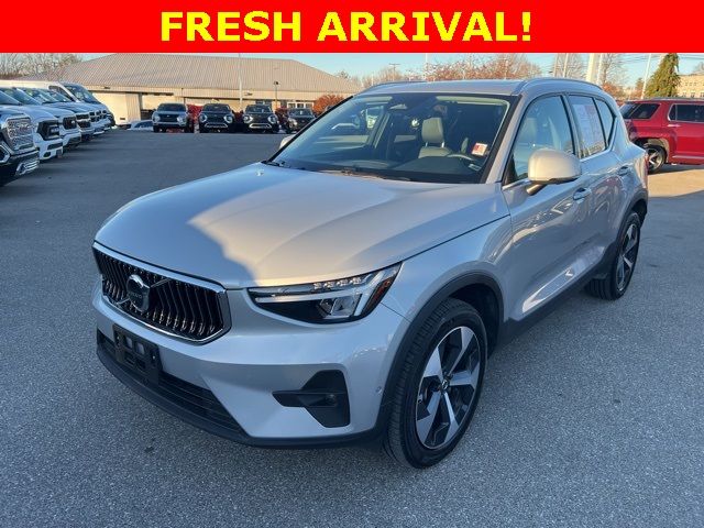 2024 Volvo XC40 Plus Bright Theme