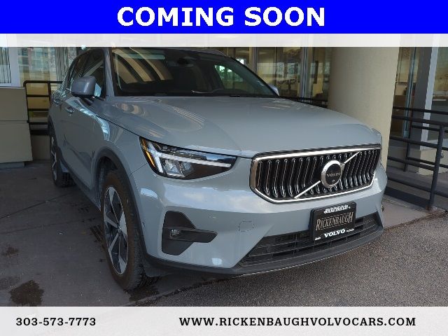 2024 Volvo XC40 Plus Bright Theme