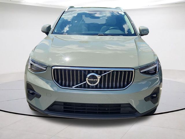 2024 Volvo XC40 Plus Bright Theme
