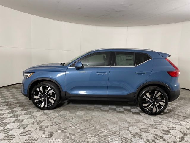 2024 Volvo XC40 Plus Bright Theme