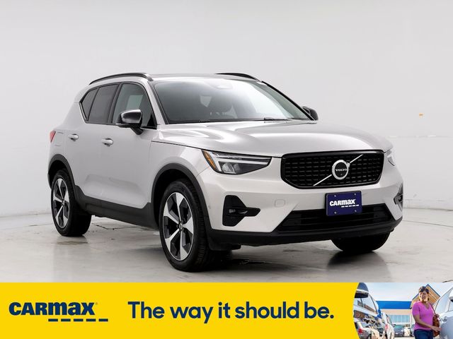 2024 Volvo XC40 Plus Dark Theme