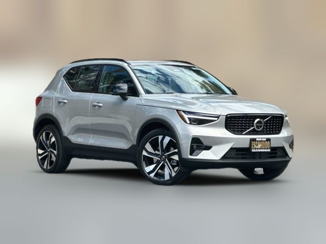 2024 Volvo XC40 Plus Dark Theme