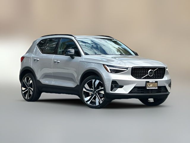 2024 Volvo XC40 Plus Dark Theme