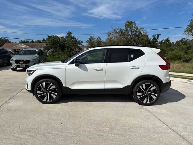 2024 Volvo XC40 Plus Dark Theme