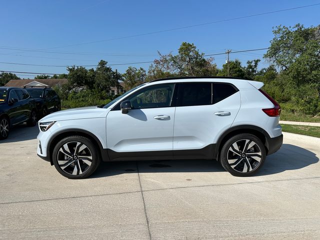 2024 Volvo XC40 Plus Dark Theme