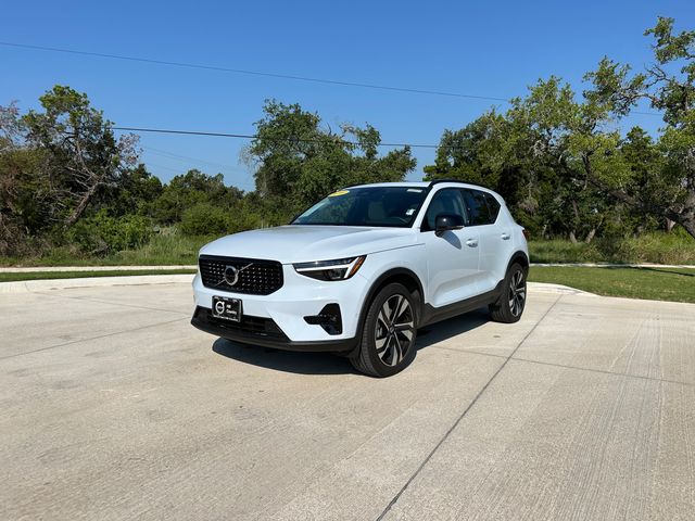 2024 Volvo XC40 Plus Dark Theme