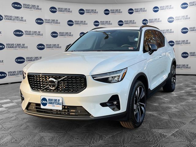 2024 Volvo XC40 Plus Dark Theme