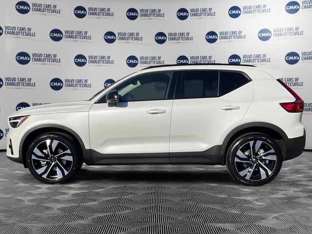 2024 Volvo XC40 Plus Dark Theme