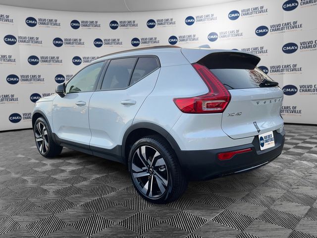 2024 Volvo XC40 Plus Dark Theme