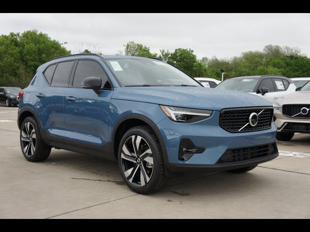 2024 Volvo XC40 Plus Dark Theme