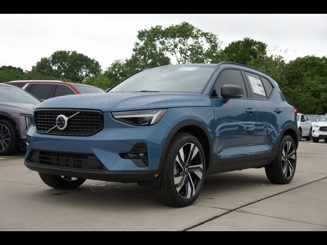 2024 Volvo XC40 Plus Dark Theme