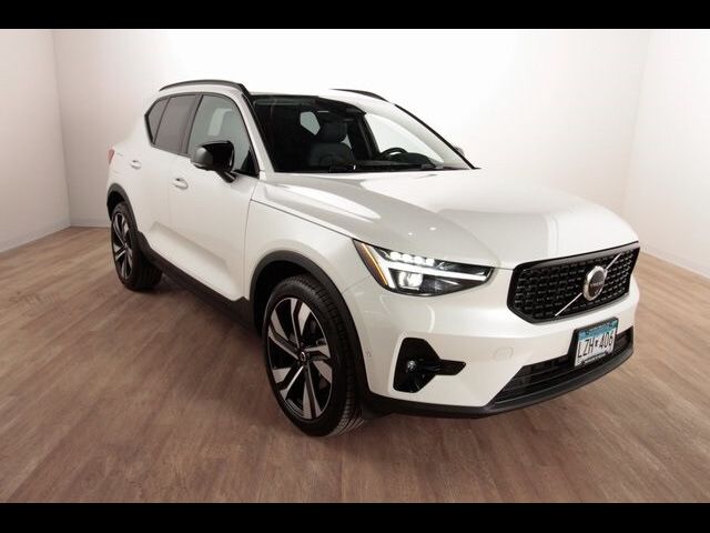 2024 Volvo XC40 Plus Dark Theme