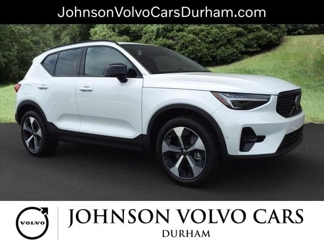 2024 Volvo XC40 Plus Dark Theme