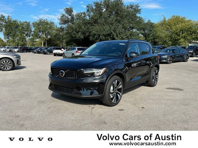 2024 Volvo XC40 Plus Dark Theme