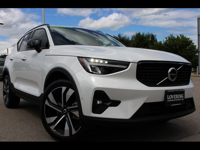 2024 Volvo XC40 Plus Dark Theme