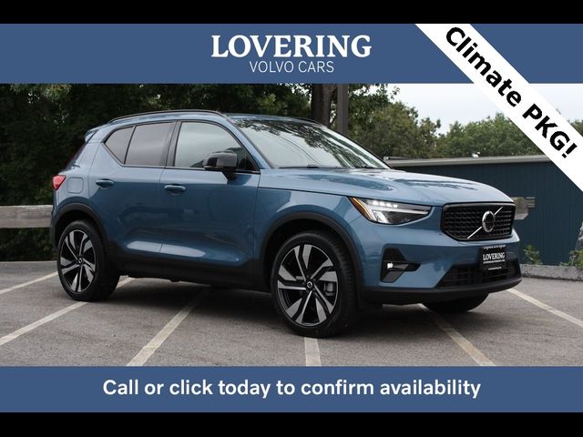 2024 Volvo XC40 Plus Dark Theme