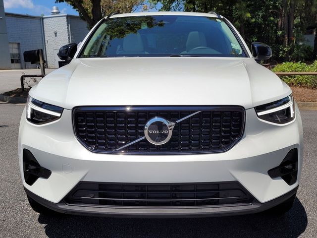 2024 Volvo XC40 Plus Dark Theme