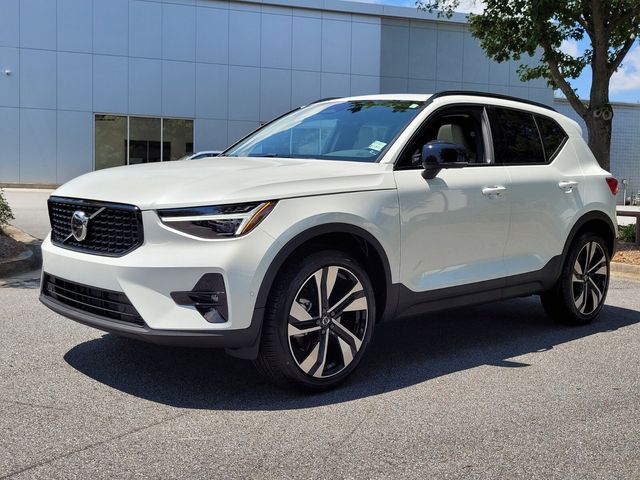 2024 Volvo XC40 Plus Dark Theme