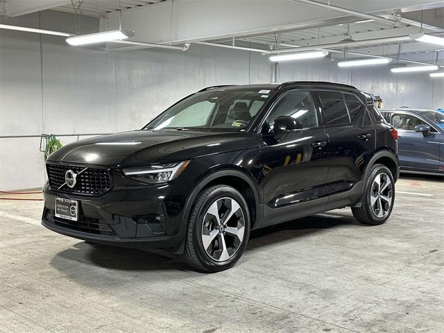 2024 Volvo XC40 Plus Dark Theme