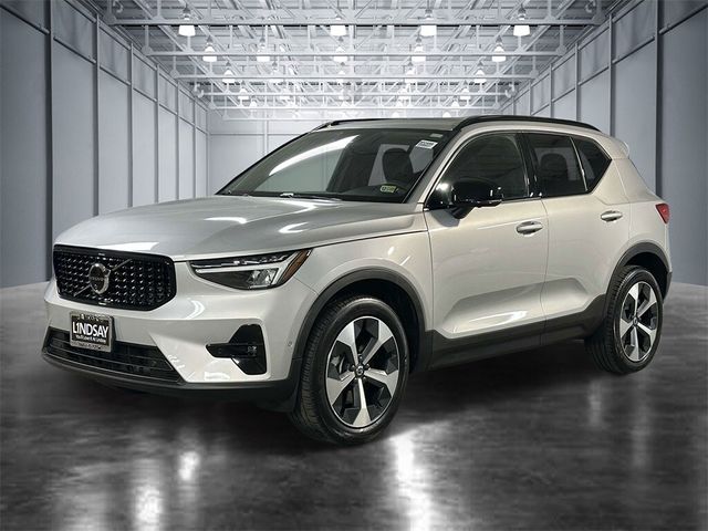 2024 Volvo XC40 Plus Dark Theme