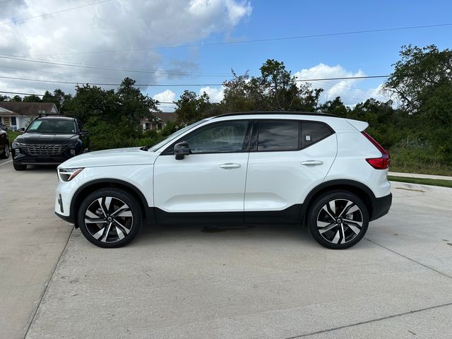 2024 Volvo XC40 Plus Dark Theme