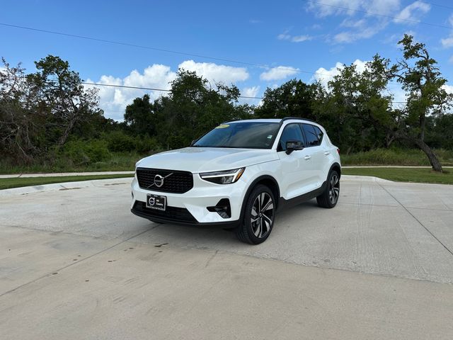 2024 Volvo XC40 Plus Dark Theme