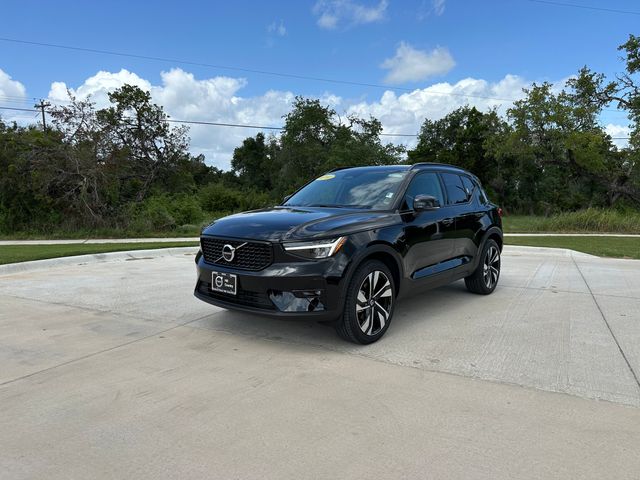 2024 Volvo XC40 Plus Dark Theme