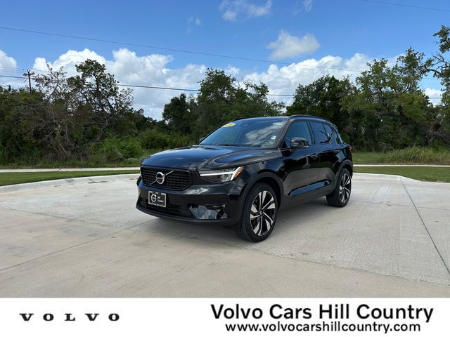 2024 Volvo XC40 Plus Dark Theme