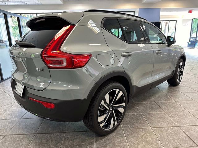 2024 Volvo XC40 Plus Dark Theme