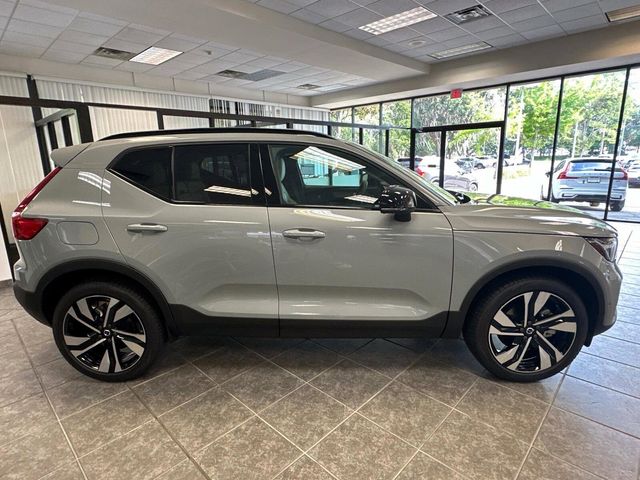 2024 Volvo XC40 Plus Dark Theme