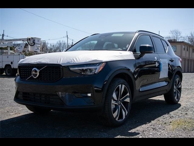 2024 Volvo XC40 Plus Dark Theme