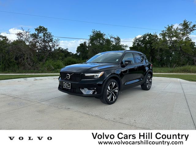 2024 Volvo XC40 Plus Dark Theme