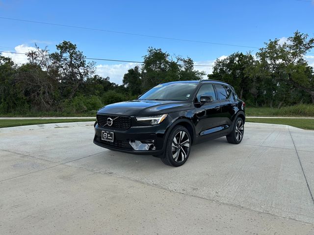 2024 Volvo XC40 Plus Dark Theme