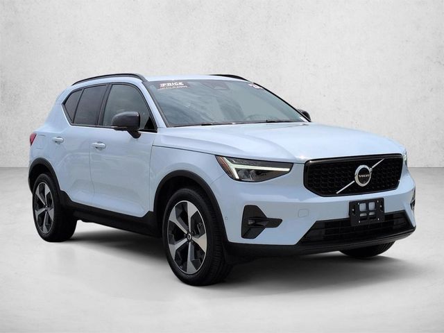2024 Volvo XC40 Plus Dark Theme