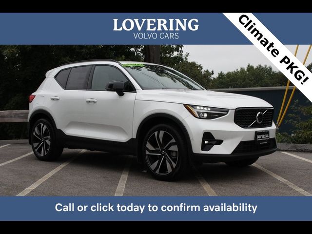 2024 Volvo XC40 Plus Dark Theme