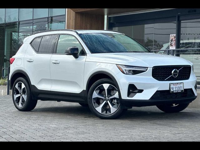 2024 Volvo XC40 Plus Dark Theme