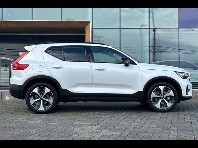 2024 Volvo XC40 Plus Dark Theme