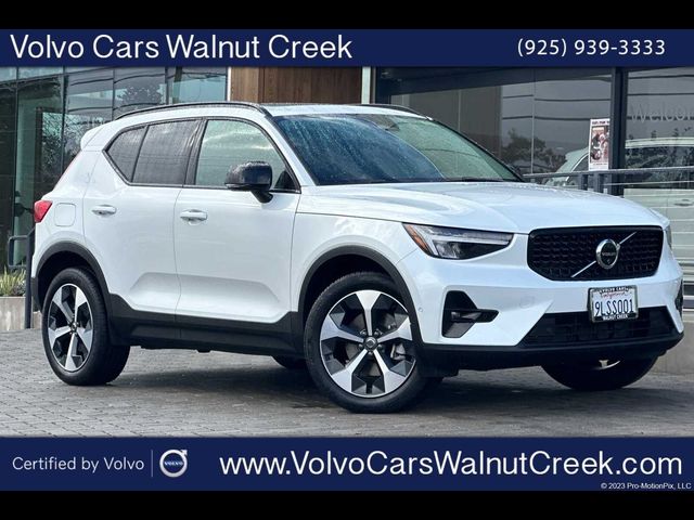 2024 Volvo XC40 Plus Dark Theme