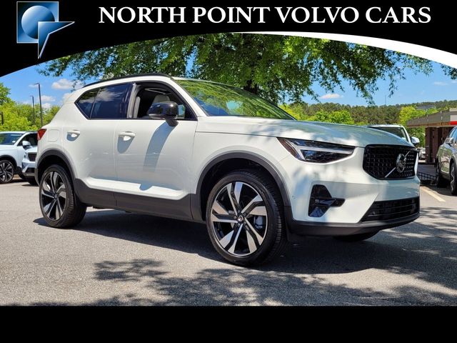 2024 Volvo XC40 Plus Dark Theme