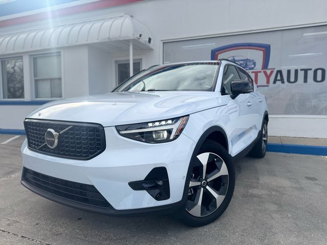 2024 Volvo XC40 Plus Dark Theme