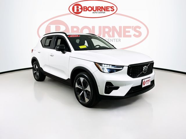 2024 Volvo XC40 Plus Dark Theme